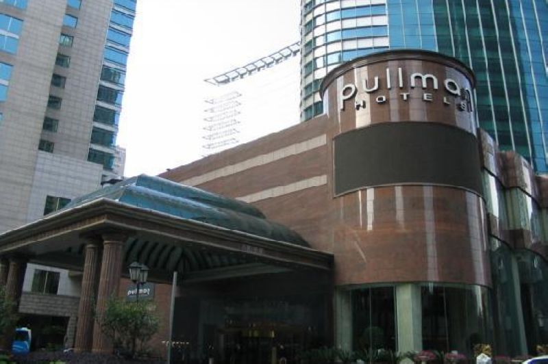 Pullman Shanghai Skyway Hotel